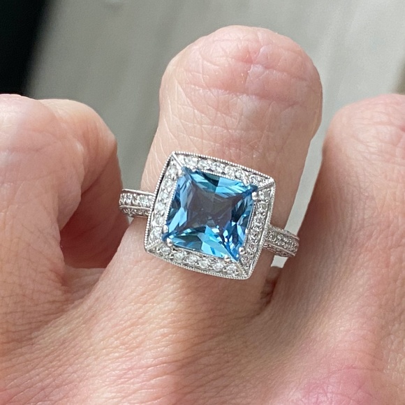 Designer SIMON G ~ .88 TCW Diamond and 8MM Aquamarine Ring in 18K White Gold - Picture 9 of 15